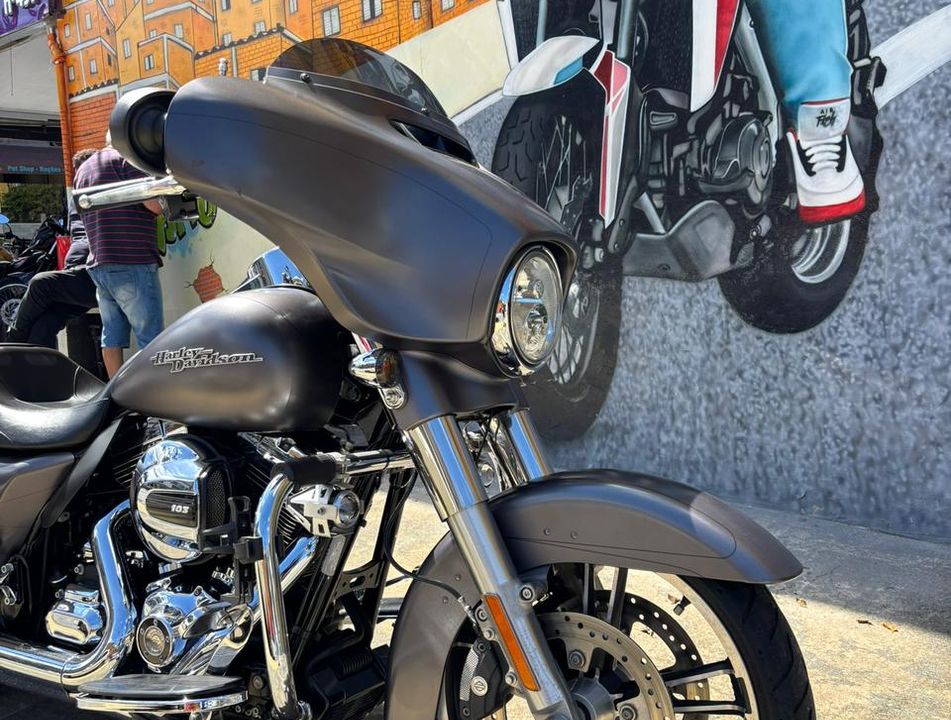 Harley STREET GLIDE SPECIAL FLHXS