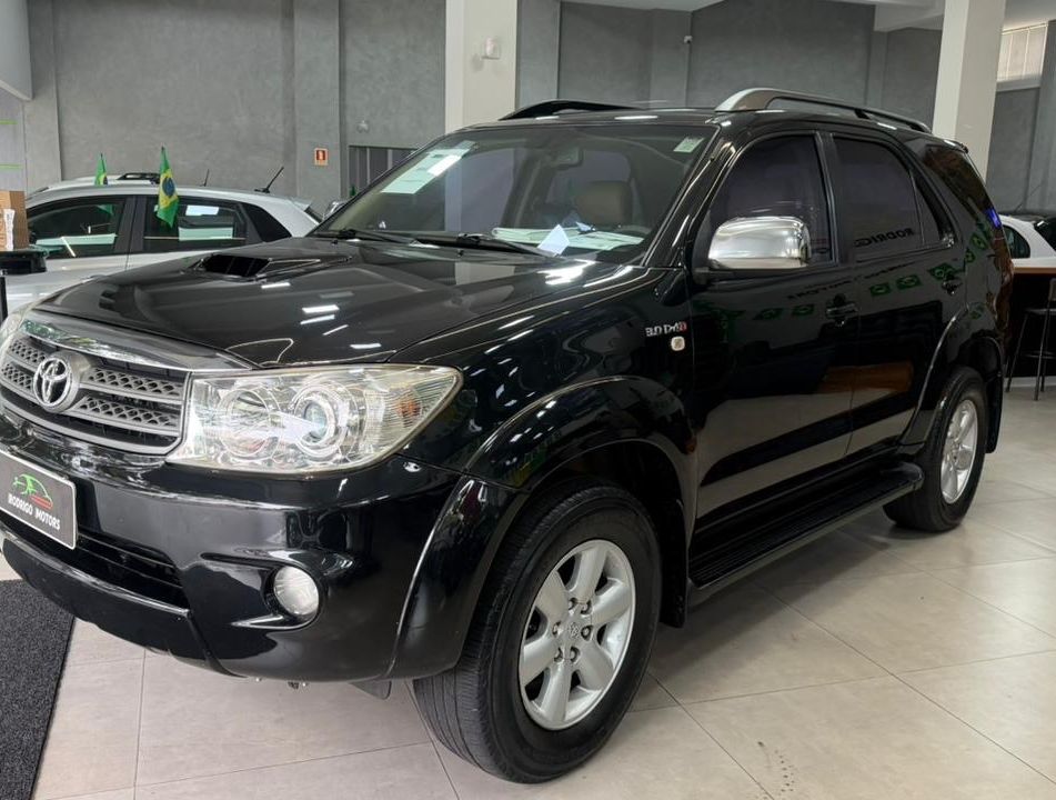 Toyota Hilux SW4 SRV D4-D 4x4 3.0 TDI Dies. Aut