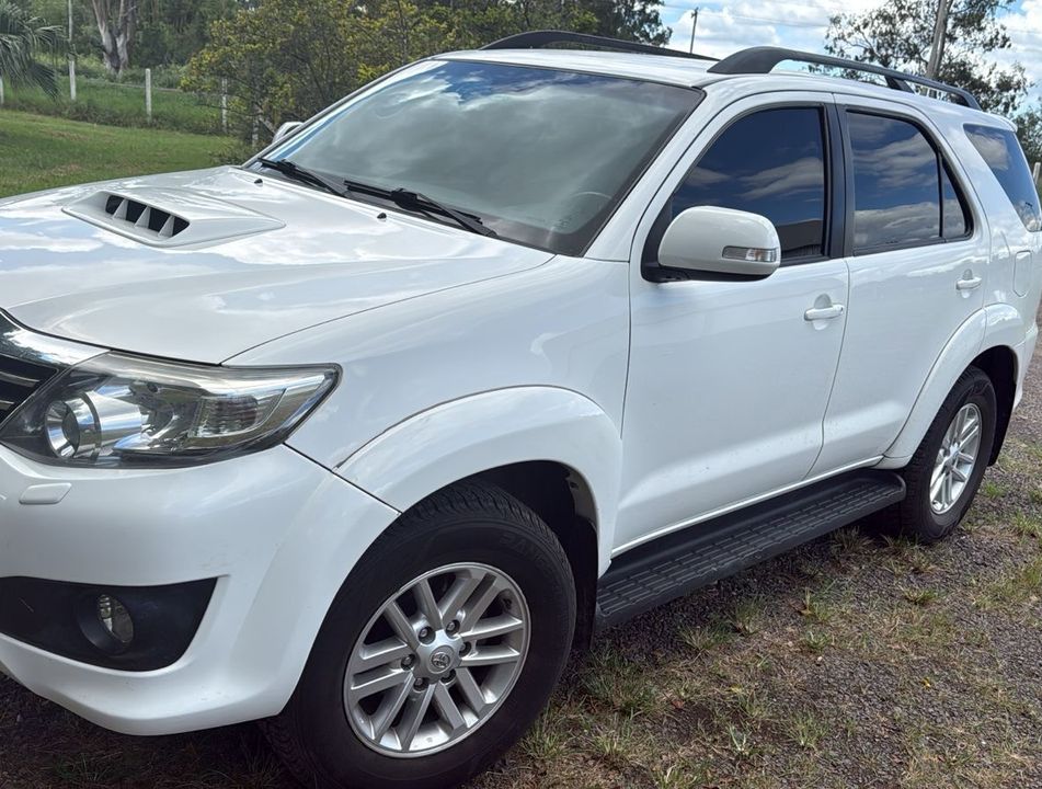 Toyota Hilux SW4 SRV D4-D 4x4 3.0 TDI Dies. Aut