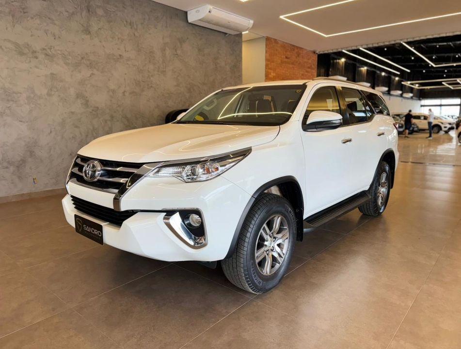 Toyota Hilux SW4 SRV 4x2 2.7 Flex 16V Aut.
