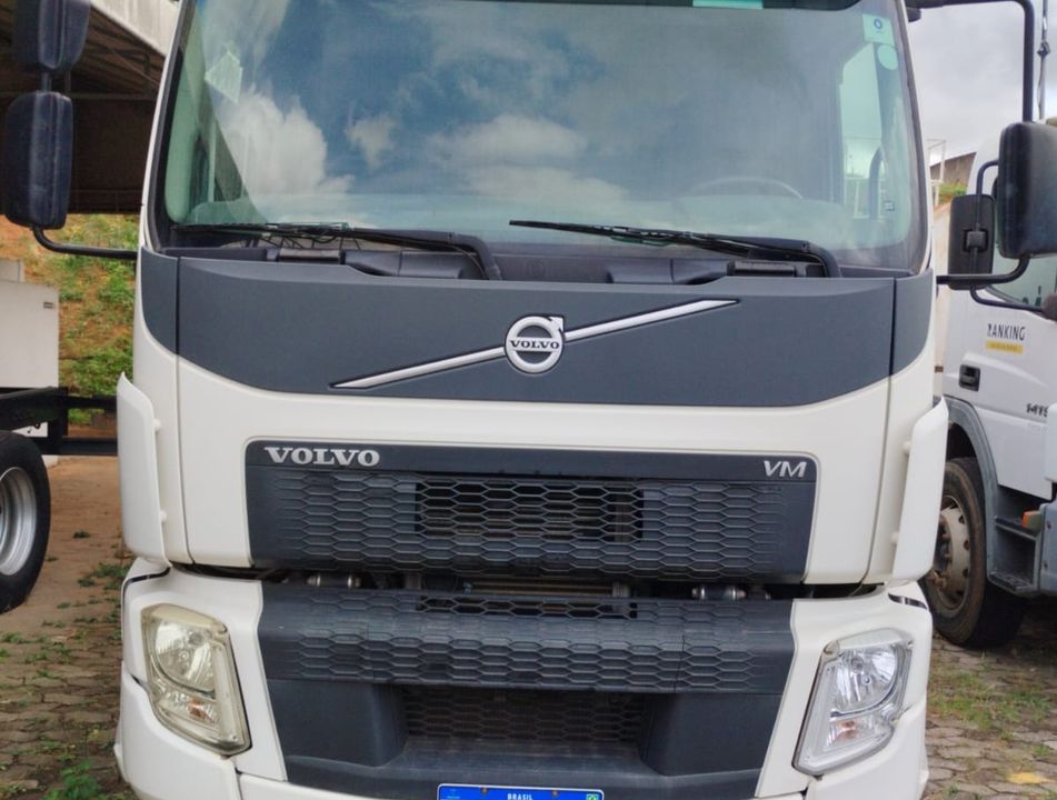 VOLVO VM 330 8x2 2p (diesel) (E5)