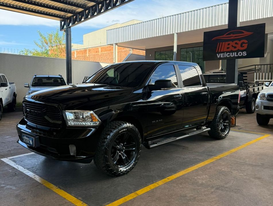 RAM CLASSIC LARAMIE NIGHT ED. 5.7 4X4 Aut.