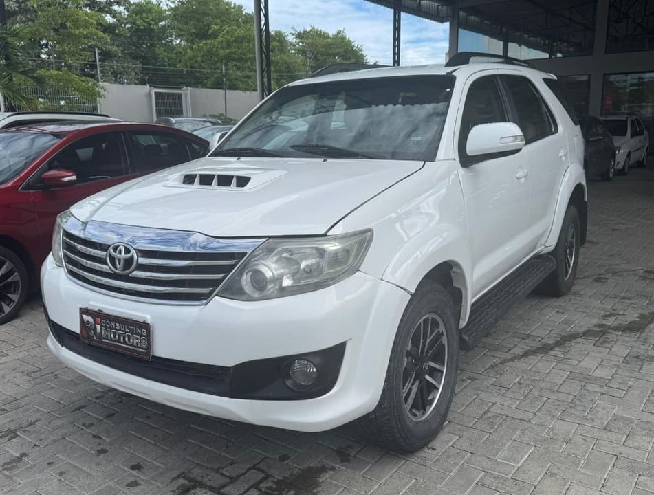 Toyota Hilux SW4 SRV D4-D 4x4 3.0 TDI Dies. Aut
