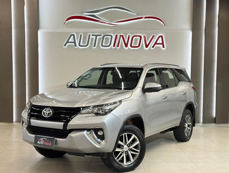 Toyota Hilux SW4 SRX 4x4 2.8 TDI 16V Dies. Aut.