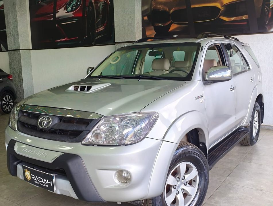 Toyota Hilux SW4 SRV D4-D 4x4 3.0 TDI Dies. Aut