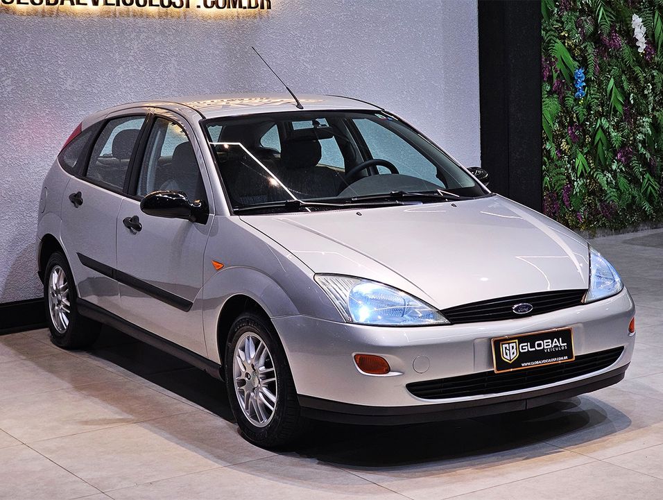 Ford Focus 1.8 16V 5p