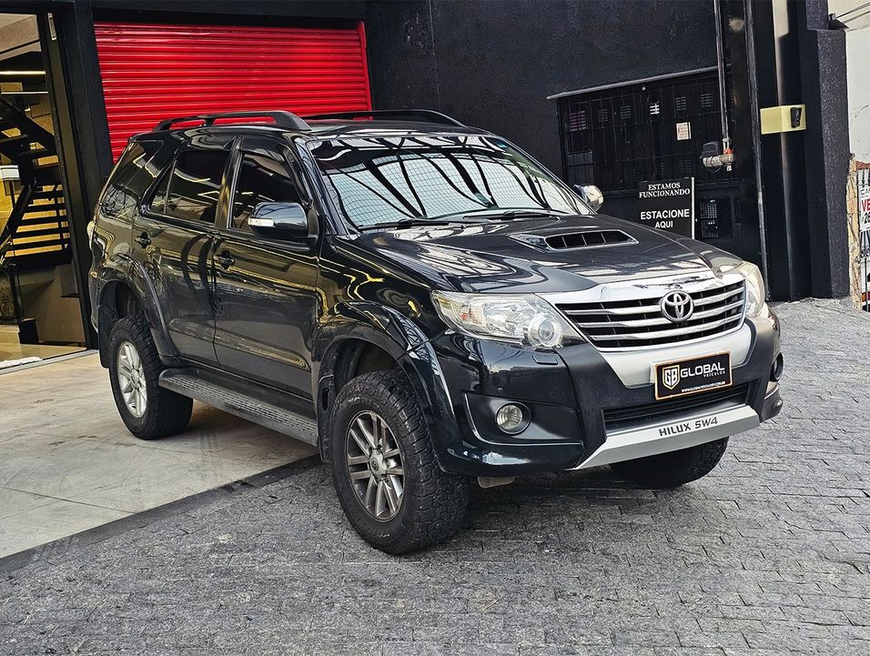 Toyota Hilux SW4 SRV D4-D 4x4 3.0 TDI Dies. Aut