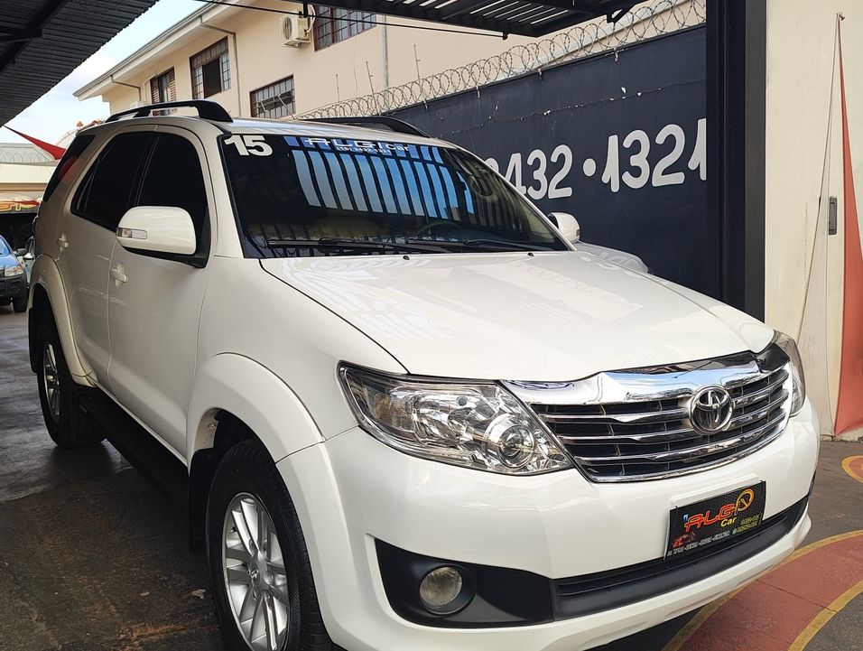 Toyota Hilux SW4 SR 4x2 2.7/ 2.7 Flex 16V Aut.