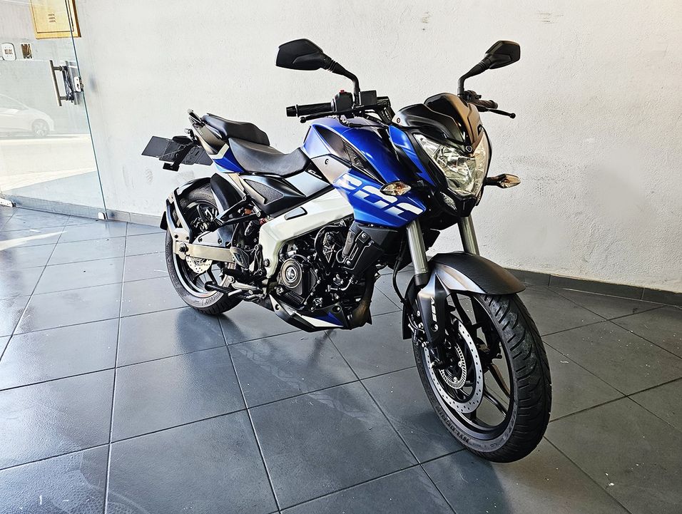 BAJAJ DOMINAR 200