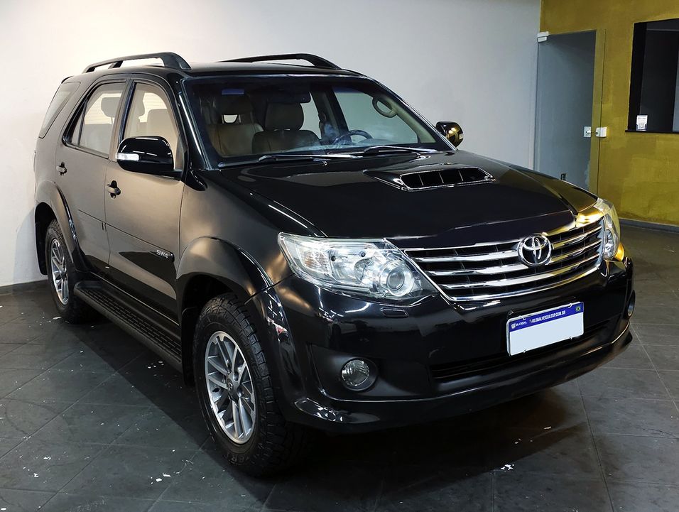 Toyota Hilux SW4 SRV D4-D 4x4 3.0 TDI Dies. Aut