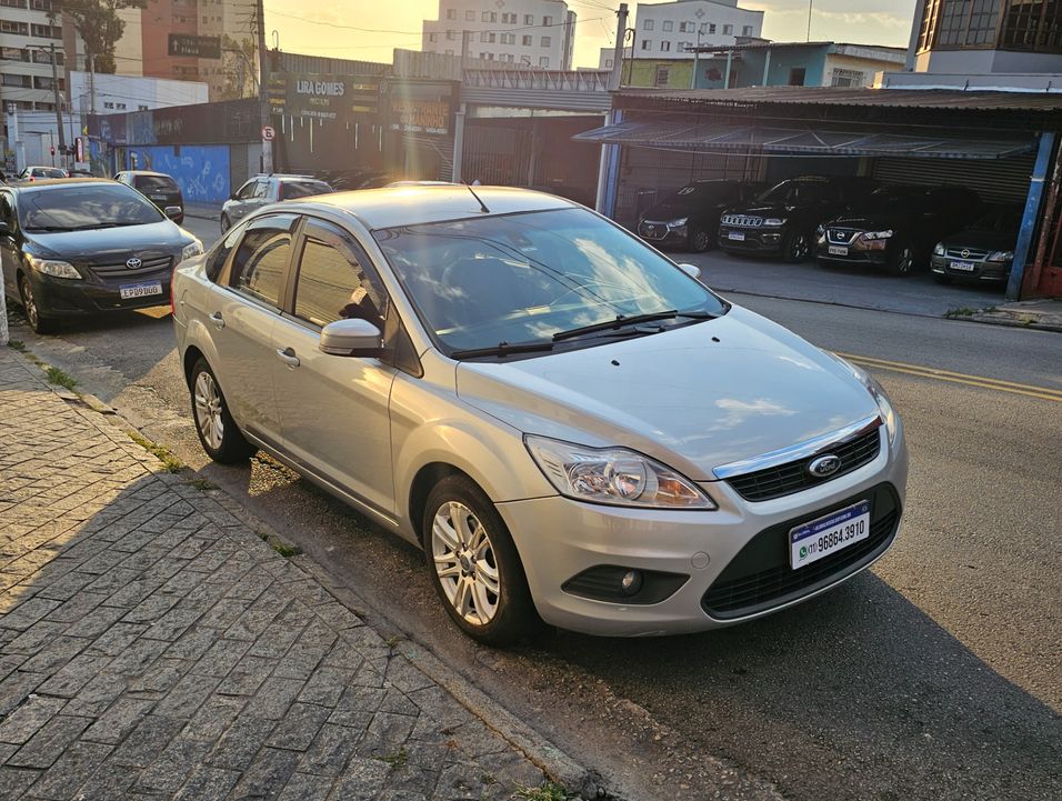 Ford Focus Sedan 2.0 16V/2.0 16V Flex 4p Aut.