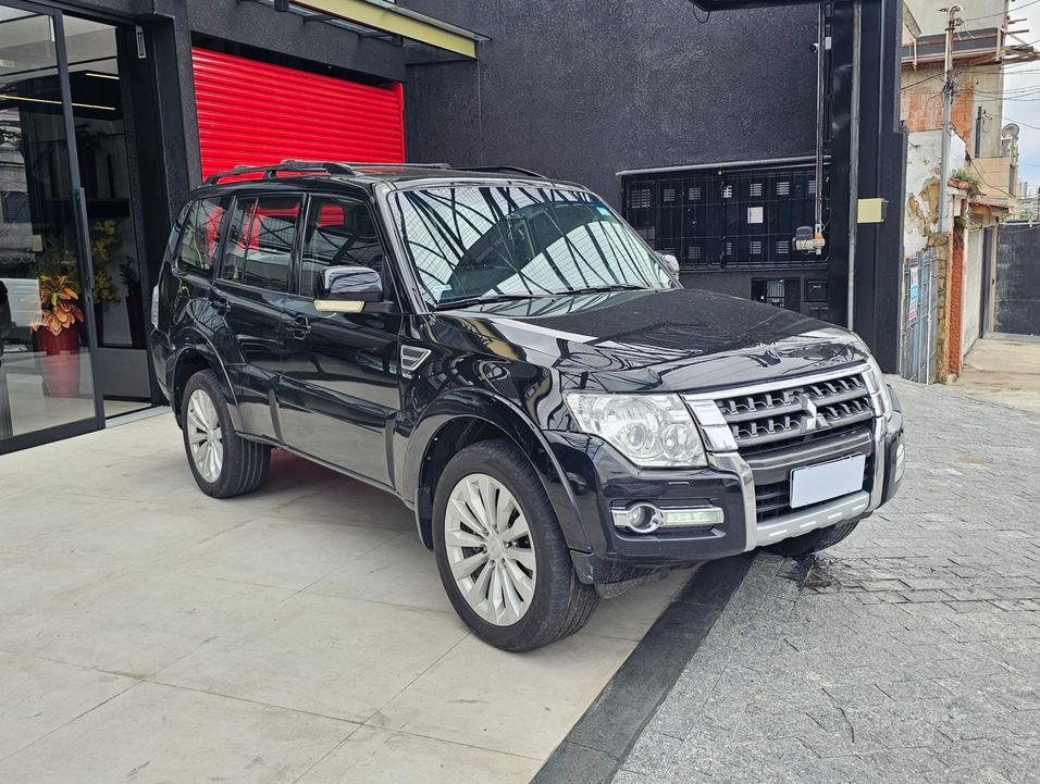 Mitsubishi Pajero HPE Full 3.2 4x4 T.I.Dies. 5p Aut