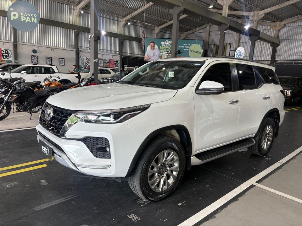 Toyota Hilux SW4 SRX 4x4 2.8 TDI 16V Dies. Aut.