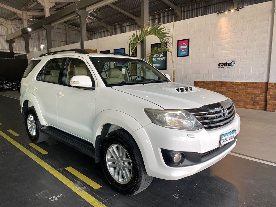 Toyota Hilux SW4 SRV D4-D 4x4 3.0 TDI Dies. Aut