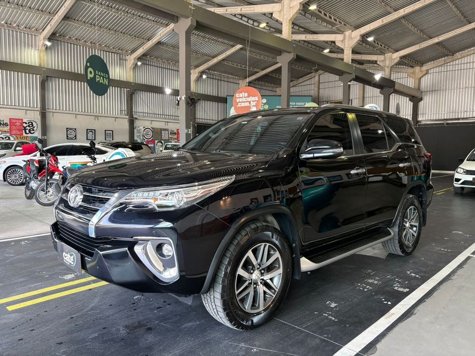 Toyota Hilux SW4 SRX 4x4 2.8 TDI 16V Dies. Aut.