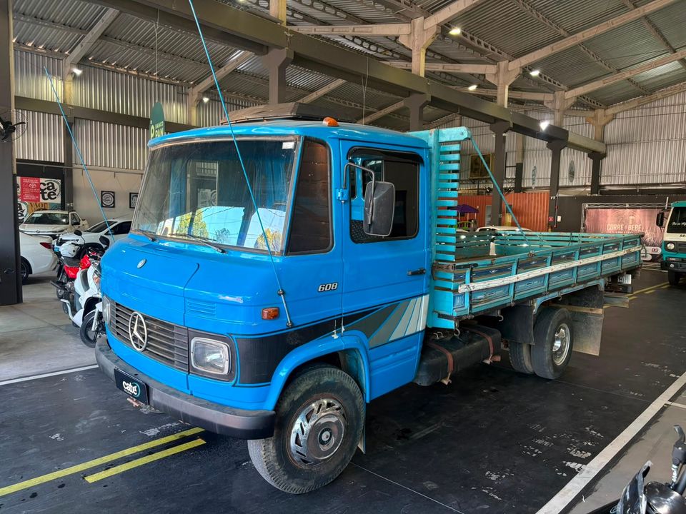 MERCEDES-BENZ 608 2p (diesel)